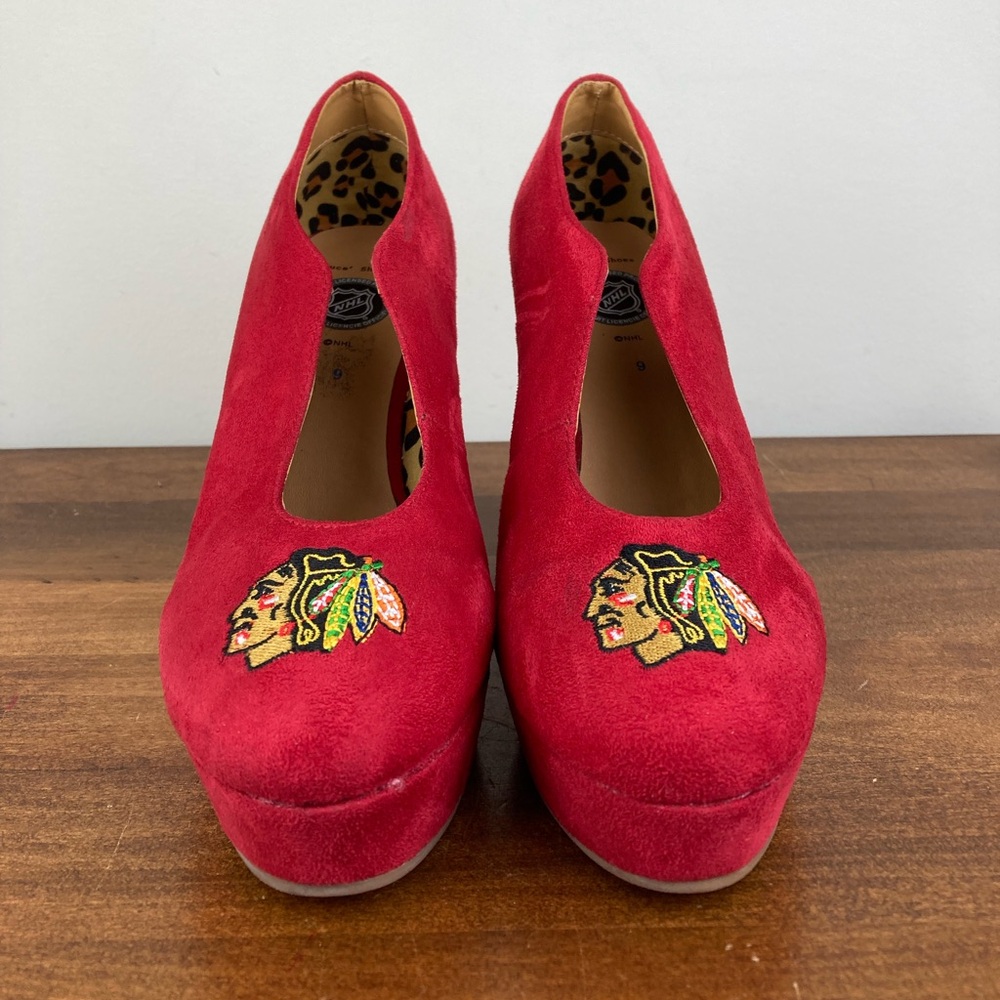Cuce Shoes Official NHL Blackhawks Women’s Red Suede Wedge Heels Size 9.